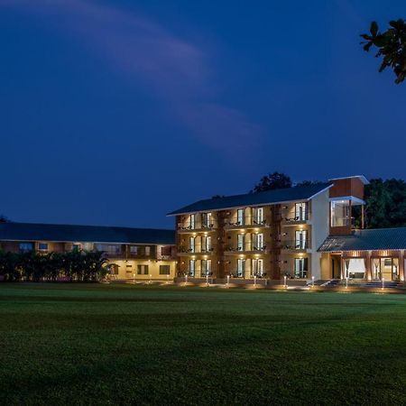 Paramount Riverfront Resort & Spa, Карджат Екстер'єр фото