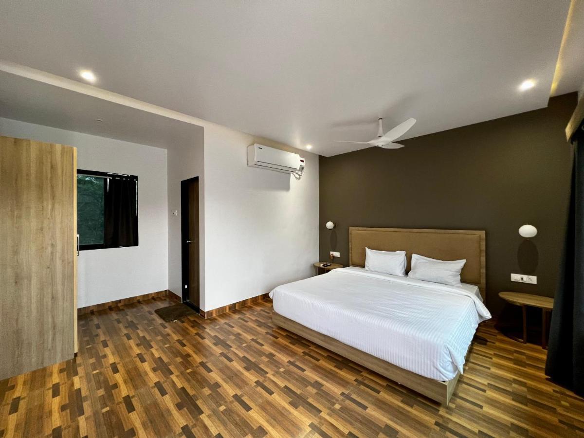 Paramount Riverfront Resort & Spa, Карджат Екстер'єр фото