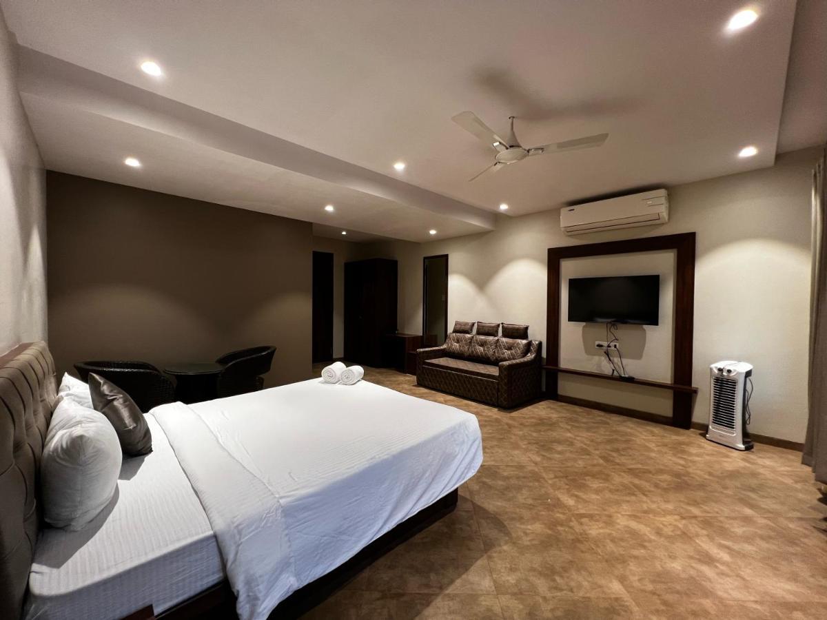 Paramount Riverfront Resort & Spa, Карджат Екстер'єр фото