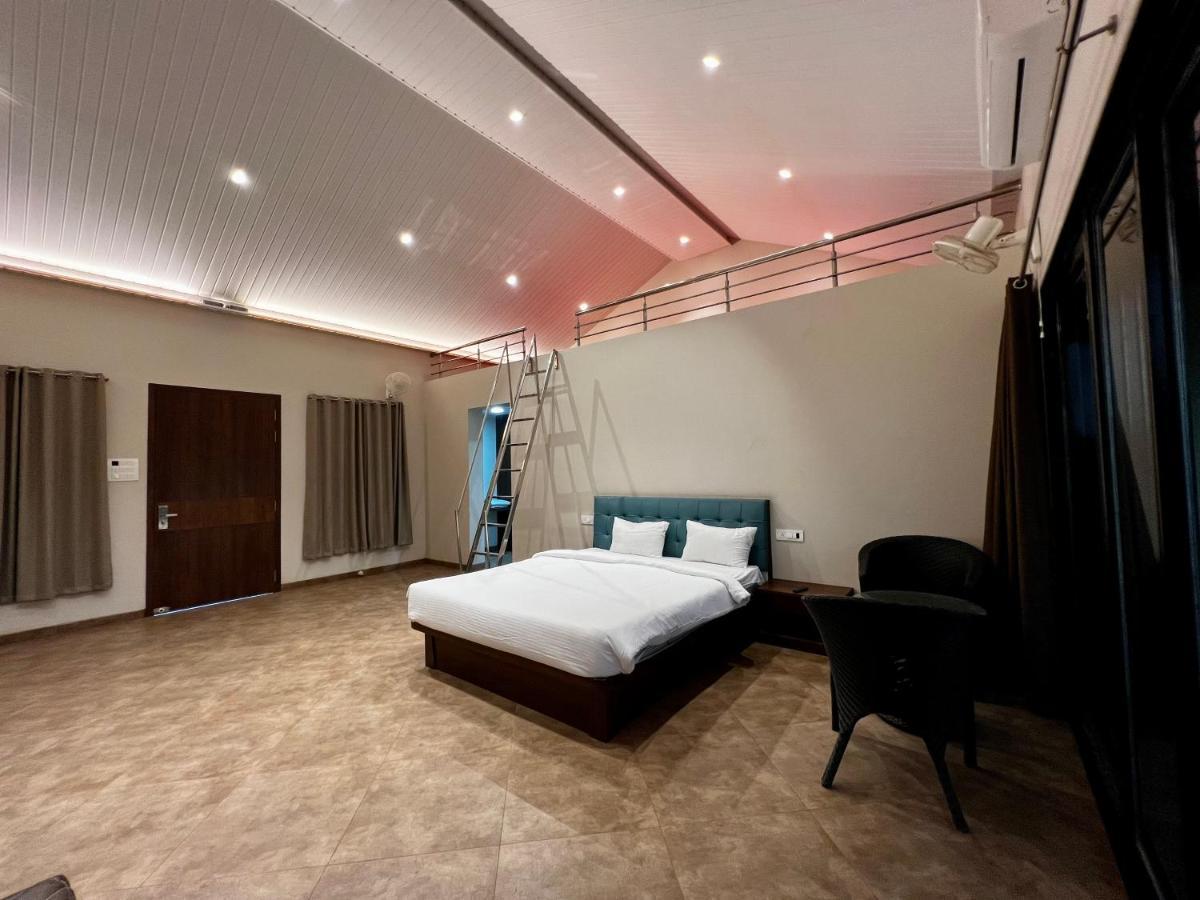 Paramount Riverfront Resort & Spa, Карджат Екстер'єр фото