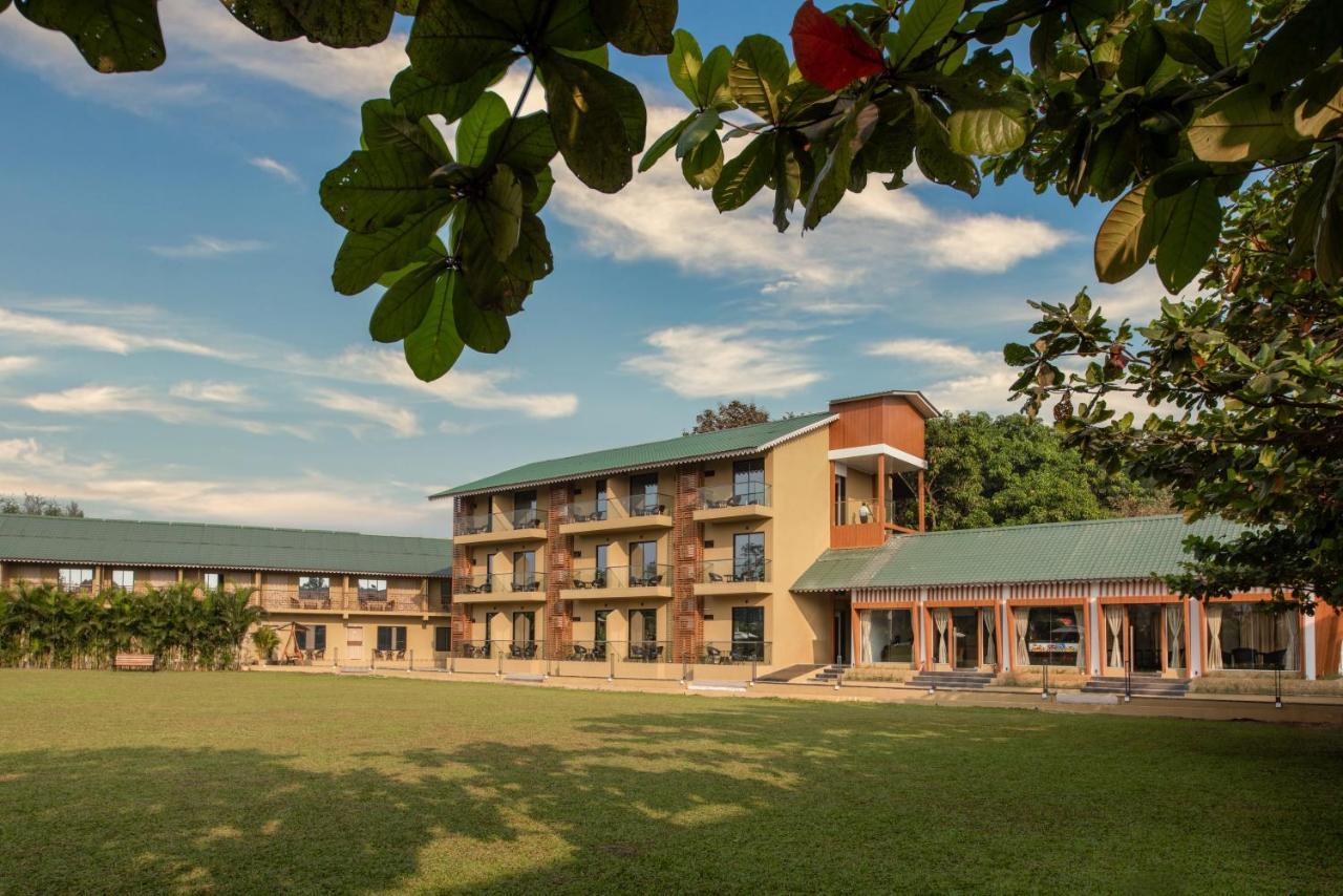 Paramount Riverfront Resort & Spa, Карджат Екстер'єр фото