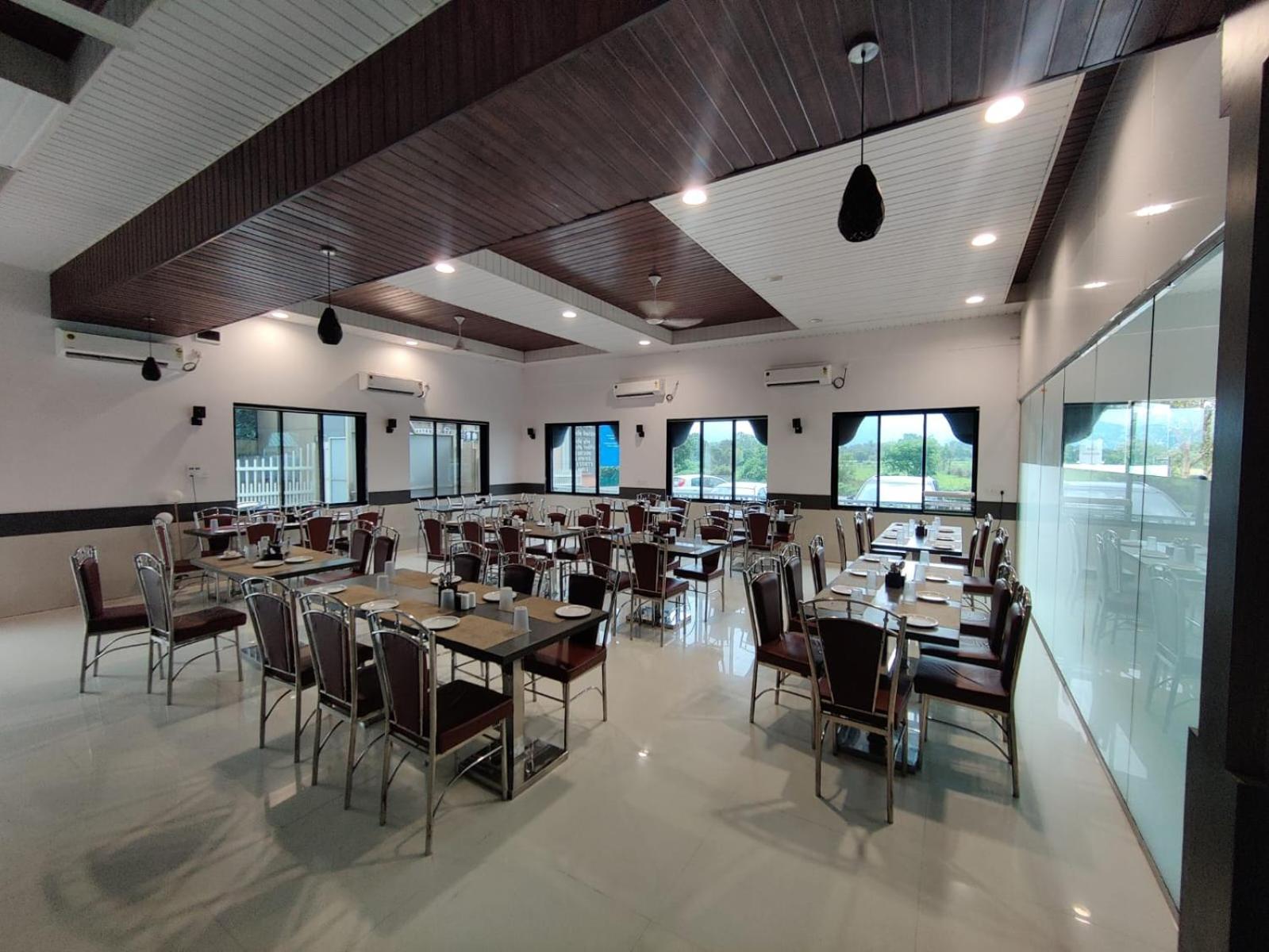 Paramount Riverfront Resort & Spa, Карджат Екстер'єр фото
